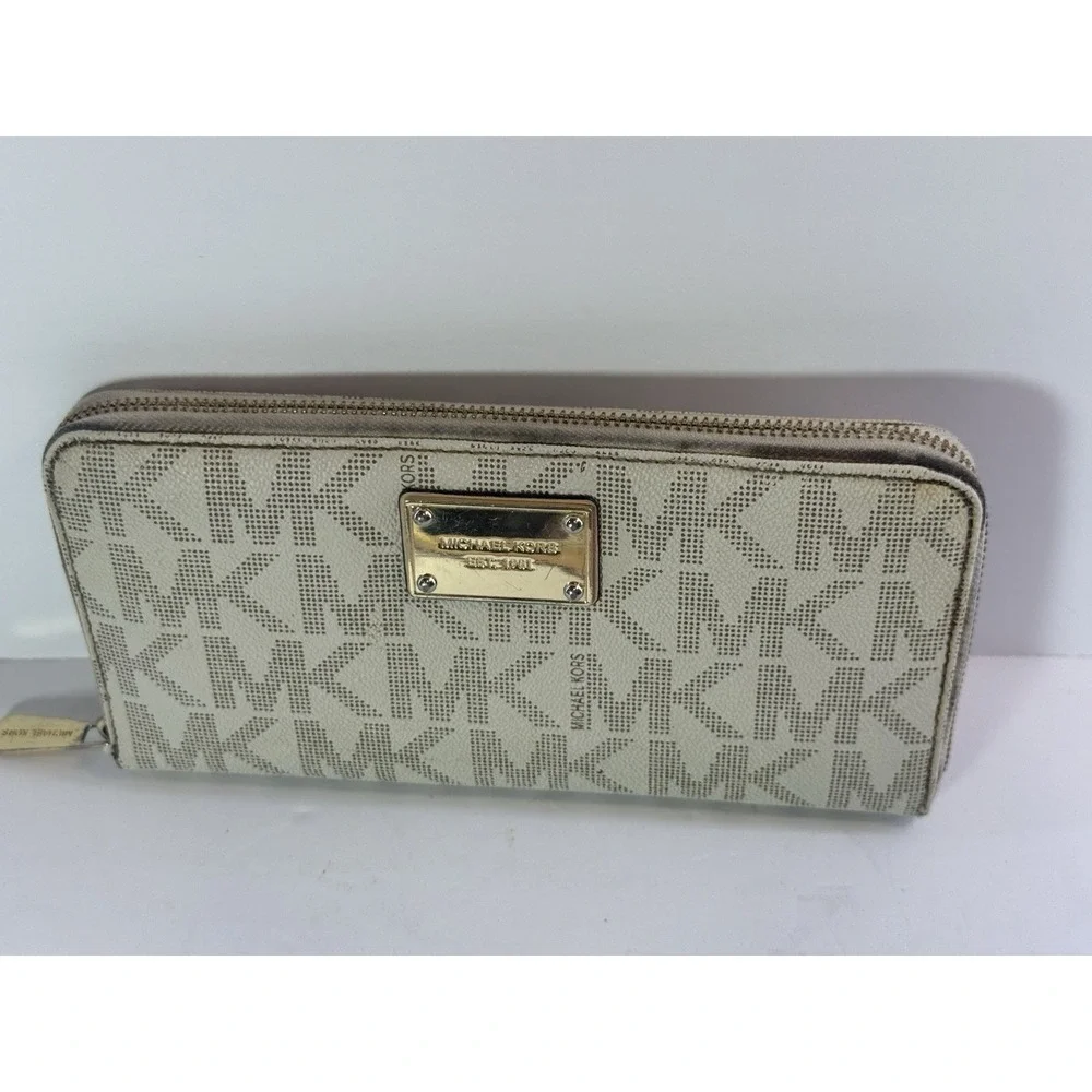 Michael Kors Jet Set Continental Wallet Vanilla Signature Zip Around Large